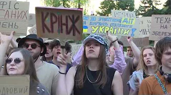Ukrainians protest for second day, call to replace army chief